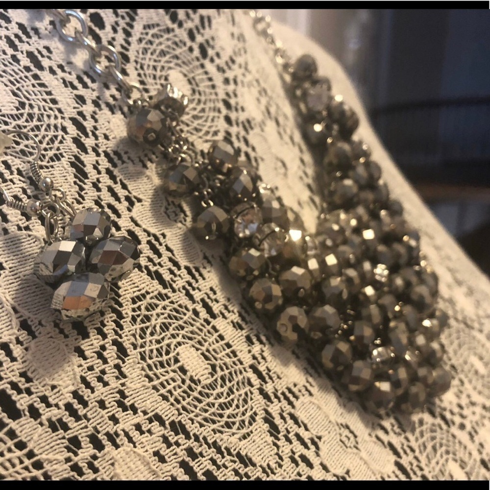 JEWELRY Set - Picture 2 of 3